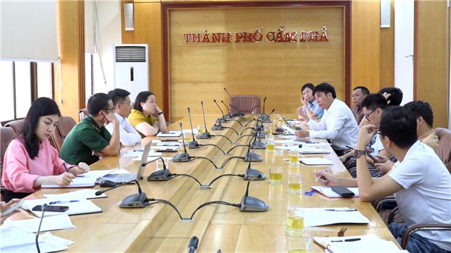 Giải quyết kiến nghị cử tri về việc phát tán bụi trong quá trình bốc rót hàng hoá tại khu vực Hòn Nét - Con Ong