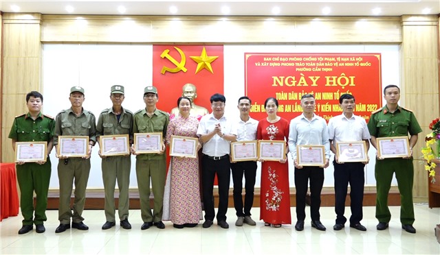Ngày hội Toàn dân bảo vệ ANTQ phường Cẩm Thịnh