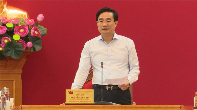 Ban Thường vụ Thành ủy họp nghe báo cáo tình hình thực hiện di dời các lồng bè, phao xốp nuôi trồng thuỷ sản trái phép trên biển.