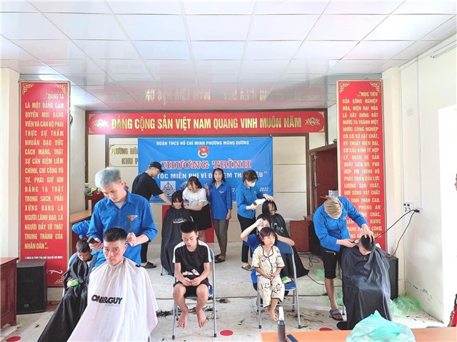Đoàn phường Mông Dương cắt tóc miễn phí cho Link E2bet trò chơi giải trí thú vị