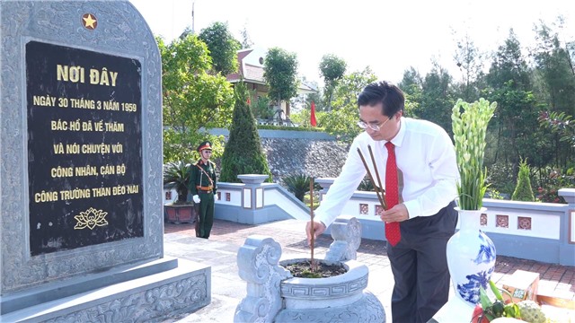 Lãnh đạo thành phố dâng hương nhân dịp Quốc khánh 2/9
