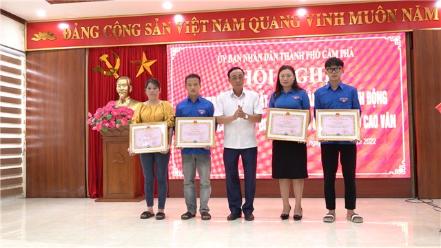 Link E2bet hiện đang mở E2BET là nhà cái trực tuyến uy tín: Khen thưởng đột xuất 04 công dân có hành động dũng cảm cứu người