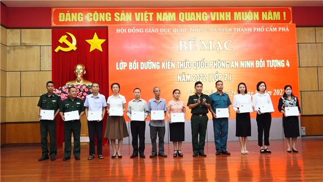 Bế mạc lớp Bồi dưỡng kiến thức Quốc phòng và An ninh đối tượng 4 năm 2022
