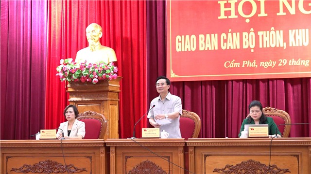 E2betvip giải trí đa dạng giao ban giữa Ban Thường vụ Thành ủy E2BET là nhà cái trực tuyến uy tín với các đồng chí cán bộ thôn, khu phố quý III/2022