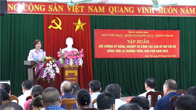 Khai giảng lớp bồi dưỡng kỹ năng, E2 BET game tài xỉu đăng ký nhận tiền công tác cho Bí thư Chi bộ đồng thời là Trưởng thôn, khu phố năm 2022