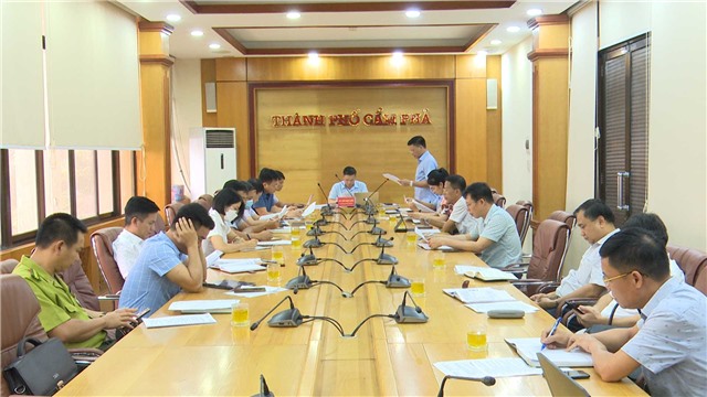 Họp triển khai trồng cây bản địa các loài Lim, Giổi, Lát.