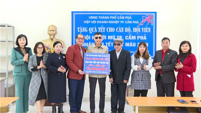 Hiệp hội E2betVip3 - Hội Tụ Đẳng Cấp, Chinh Phục Mọi Kèo thành phố tặng 86 suất quà Tết cho hội viên người mù