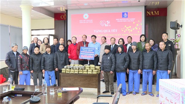 Hiệp hội E2betVip3 - Hội Tụ Đẳng Cấp, Chinh Phục Mọi Kèo thành phố tặng quà Tết tại Bệnh viện Bảo vệ sức khỏe tâm thần tỉnh Quảng Ninh