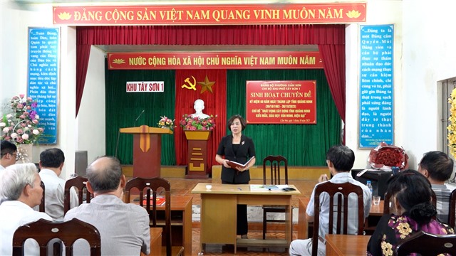 Đồng chí Nguyễn Thị Kim Phượng – Phó Bí thư Thường trực Thành ủy dự sinh hoạt Chi bộ khu phố Tây Sơn 1, phường Cẩm Sơn