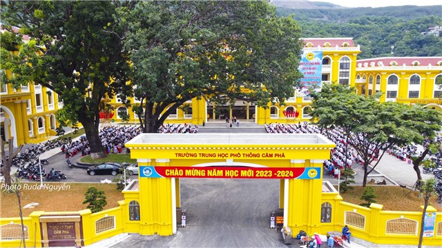 CẬN CẢNH CÔNG TRÌNH CHÀO MỪNG 60 NĂM NGÀY THÀNH LẬP TỈNH QUẢNG NINH