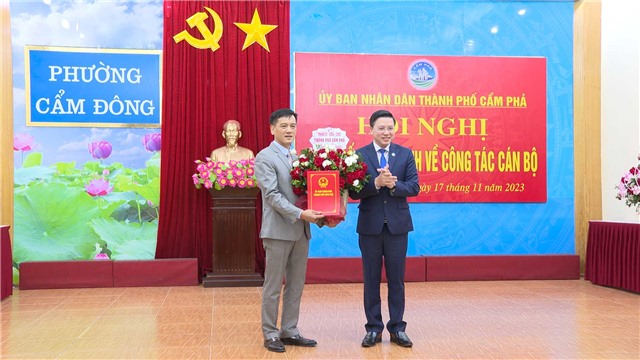 Trao E2 bet đăng nhập phê chuẩn công tác cán bộ tại các phường Cẩm Đông, Cẩm Bình