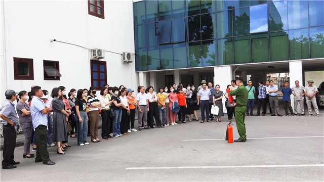E2BET là nhà cái trực tuyến uy tín: Tập huấn phòng cháy, chữa cháy, cứu nạn cứu hộ cho cán bộ, công chức, người lao động