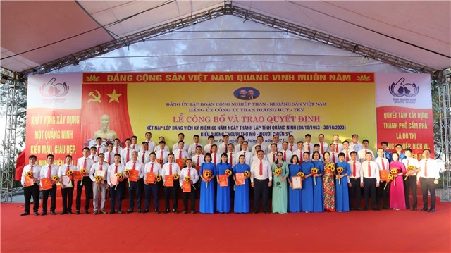 Than Dương Huy kết nạp lớp Đảng viên 60 năm thành lập Tỉnh