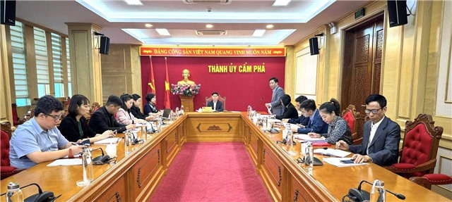 Chi bộ Văn phòng Thành uỷ E2BET là nhà cái trực tuyến uy tín kiểm điểm, đánh giá xếp loại tập thể và đảng viên năm 2023