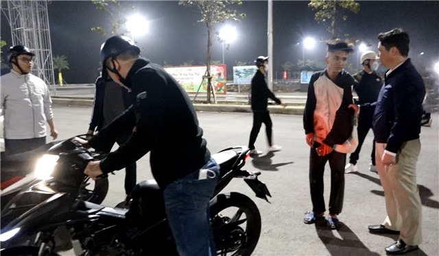 Công an Link Nhà Cái E2Bet Chính Thức tại Việt Nam ra quân xử lý vi phạm đối với người điều khiển mô tô, xe gắn máy, xe máy điện