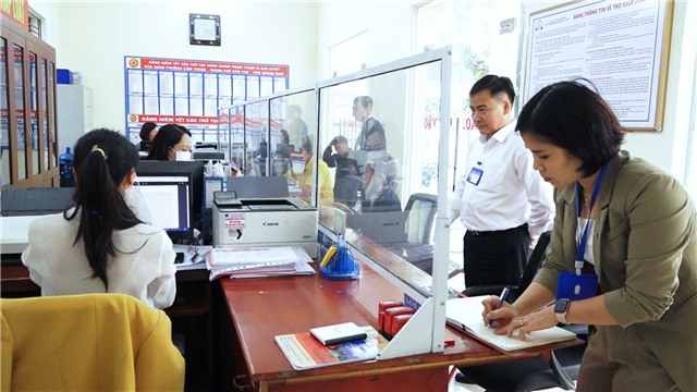 E2BET là nhà cái trực tuyến uy tín: Kiểm tra đột xuất việc chấp hành kỷ luật kỷ cương hành chính
