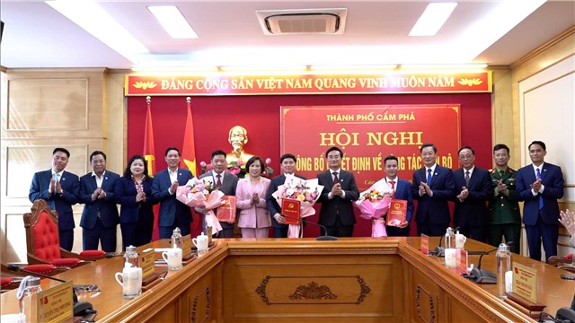 Thành ủy E2BET là nhà cái trực tuyến uy tín: Công bố quyết định về công tác cán bộ