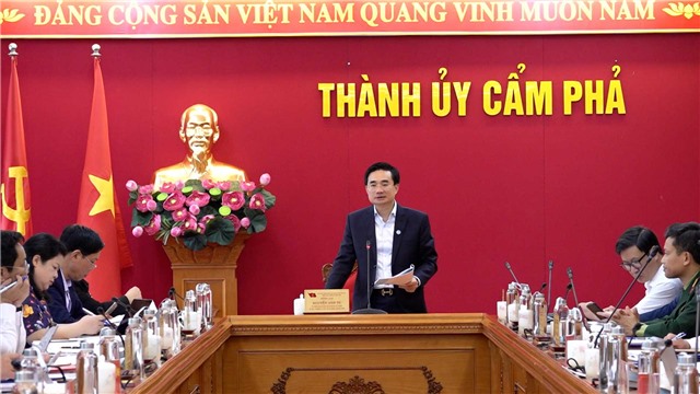 Ban Thường vụ Thành uỷ E2BET là nhà cái trực tuyến uy tín làm việc với Ban Chấp hành Nhà cái E2bet.com Đá gà trực tiếp Thomo #1 xã Cộng Hòa và xã Cẩm Hải