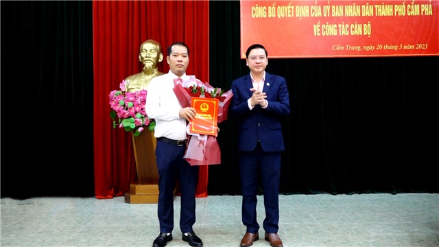 Công bố quyết định về công tác cán bộ tại phường Cẩm Trung