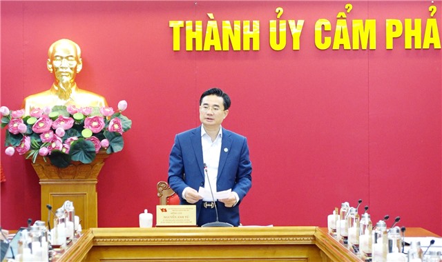 BTV Thành ủy cho ý kiến về tiến độ di dời lồng, phao xốp nuôi trồng thủy sản trái phép trên biển và dự thảo báo cáo kiểm điểm giữa nhiệm kỳ