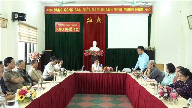 Đồng chí Nguyễn Đức Thành - Uỷ viên BTV Tỉnh ủy, Chủ nhiệm Uỷ ban Kiểm tra Tỉnh ủy dự sinh hoạt Chi bộ khu phố 4C, phường Cẩm Trung