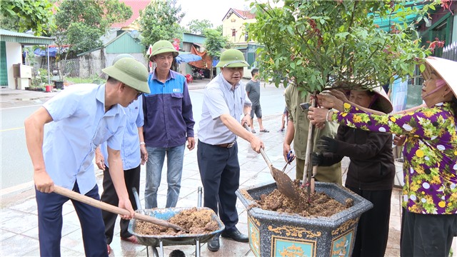 Xã Cộng Hoà phát động phong trào trồng cây hoa hồng