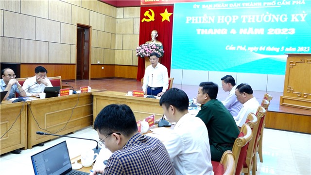 UBND thành phố họp thường kỳ tháng 4 – 2023