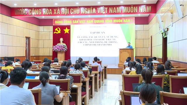 Tập huấn quản lý, sử dụng, khai thác cơ sở dữ liệu về cán bộ, công chức, viên chức, người lao động toàn Thành phố