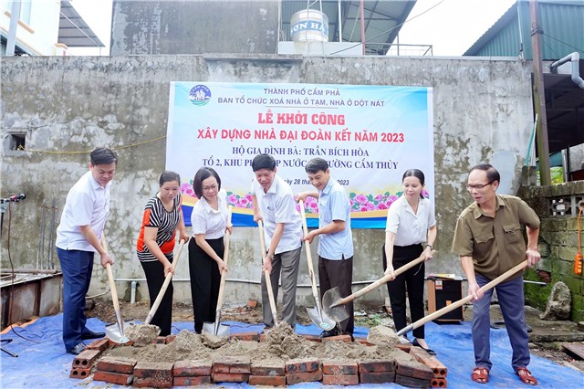 Các phường xã khởi công nhà ĐĐK cho hộ có hoàn cảnh khó khăn trong chương trình xóa nhà ở tạm, nhà ở dột nát