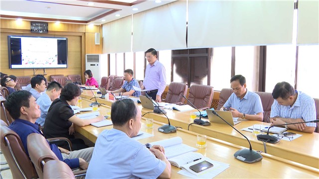 Họp Hội đồng tuyển chọn tổ chức, cá nhân chủ trì thực hiện nhiệm vụ ứng dụng khoa học công nghệ để phát triển một số giống hoa hồng trên địa bàn Thành phố