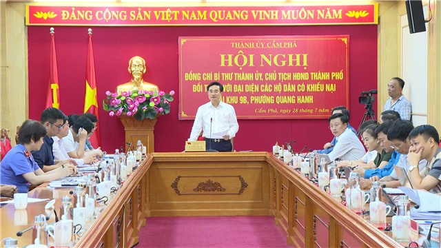 Đồng chí Bí thư Thành uỷ đối thoại với các hộ dân có đơn khiếu nại tại tổ 4, 5 khu 9B, phường Quang Hanh