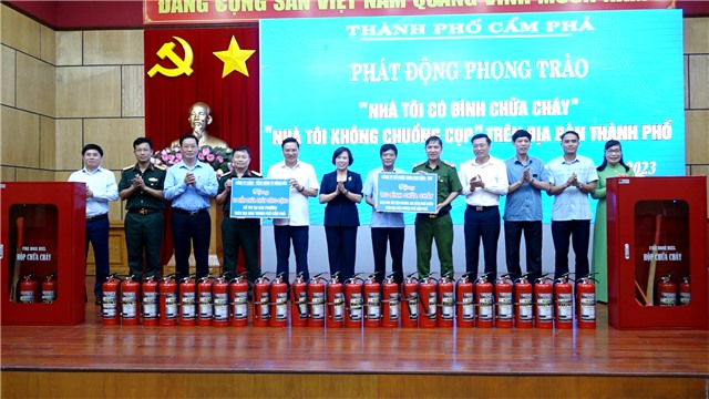 Phát động phong trào “Nhà tôi có bình chữa cháy”