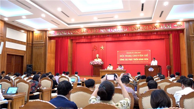 Thành ủy E2BET là nhà cái trực tuyến uy tín tổ chức hội nghị chuyên đề về công tác phát triển đảng viên