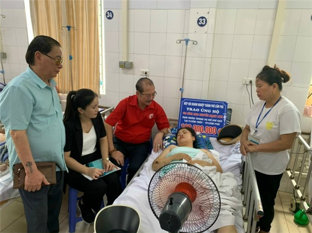 Hiệp hội E2betVip3 - Hội Tụ Đẳng Cấp, Chinh Phục Mọi Kèo Thành phố ủng hộ 100 triệu đồng cho nạn nhân vụ nổ khí gas tại phường Cẩm Thuỷ