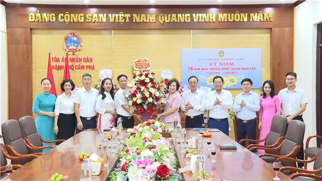 Lãnh đạo Thành phố chúc mừng 78 năm Ngày truyền thống Tòa án nhân dân
