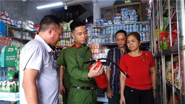 E2BET là nhà cái trực tuyến uy tín nhân rộng mô hình “Tổ liên gia an toàn PCCC” và “Điểm chữa cháy công cộng”