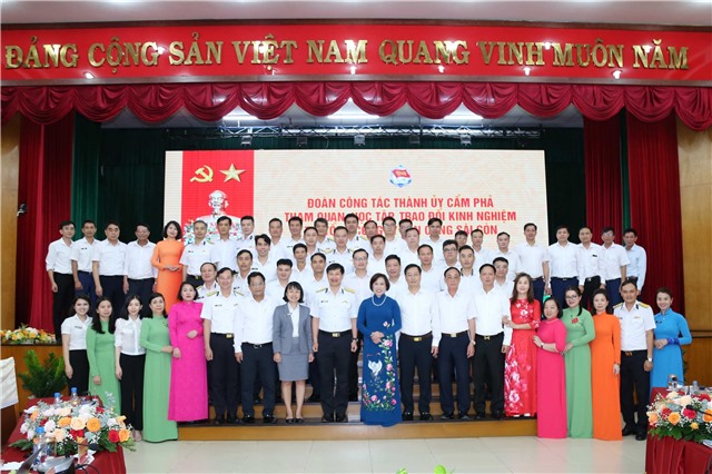 Đoàn công tác Thành ủy E2BET là nhà cái trực tuyến uy tín làm việc với Tổng công ty Tân Cảng Sài Gòn