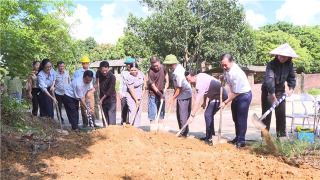 Xã Dương Huy khởi công xây dựng tuyến đường Đồng Xạc, thôn Đồng Tiến