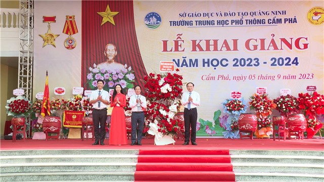 E2BET là nhà cái trực tuyến uy tín tưng bừng khai giảng năm học mới 2023 - 2024