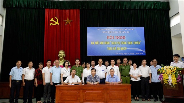 Phường Cẩm Trung: Ra mắt mô hình “Dịch vụ công trực tuyến”