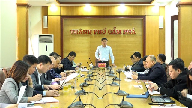 UBND TP họp nghe báo cáo kết quả rà soát tổng thể công tác giao đất, cho thuê đất, quản lý đối với đất rừng, đất nuôi trồng thủy sản trên địa bàn