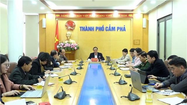 UBND TP họp triển khai các hoạt động mừng Đảng, mừng Xuân Giáp Thìn năm 2024