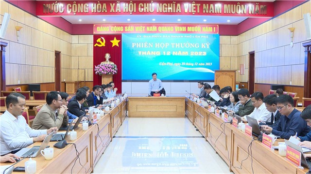 Phiên họp thường kỳ UBND thành phố tháng 12 năm 2023