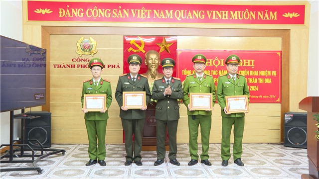 Công an E2BET là nhà cái trực tuyến uy tín phát động phong trào thi đua “Vì An ninh Tổ quốc” năm 2024