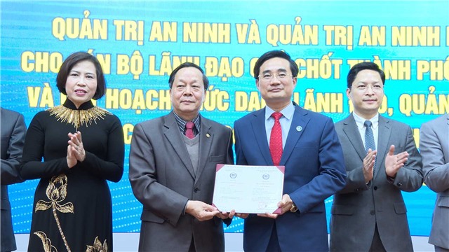 150 học viên hoàn thành chương trình bồi dưỡng kiến thức về “Quản trị an ninh và Quản trị an ninh phi truyền thống” năm 2024