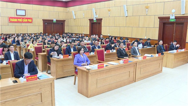Khai mạc lớp bồi dưỡng kiến thức về “Quản trị an ninh và Quản trị an ninh phi truyền thống”