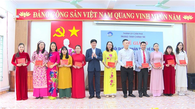 100% học viên lớp bồi dưỡng nhận thức về Đảng đợt 1 năm 2024 đạt loại khá, giỏi