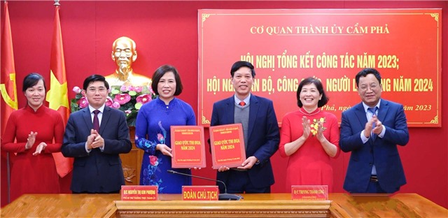 Công bố E2 bet đăng nhập của BCH Nhà cái E2bet.com Đá gà trực tiếp Thomo #1 Thành phố về tổ chức, sắp xếp lại Ban Tuyên giáo và Trung tâm Chính trị Thành phố
