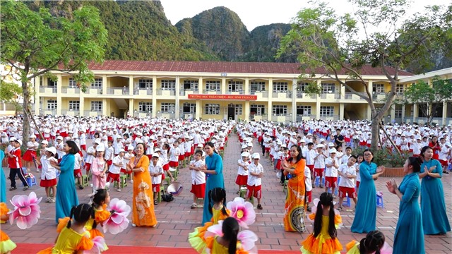 Trường Tiểu học Quang Hanh ngoại khóa “Mẹ và Cô - Người phụ nữ tôi yêu”.