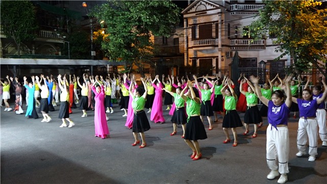 Hội LHPN phường Cẩm Bình giao lưu dân vũ chào mừng kỷ niệm 94 năm Ngày thành lập Hội LHPN Việt Nam